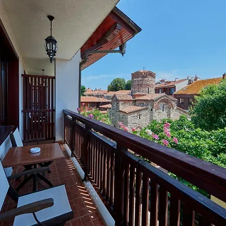 Saint John Baptist מלון